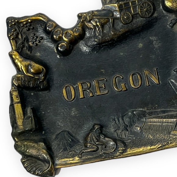 Vintage Oregon Brass Souvenir Ashtray Wildlife Patina State Symbols Dimensional - Picture 5 of 6
